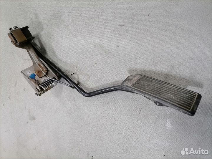 Педаль газа Nissan Bluebird CD20 2.0 1983-1990