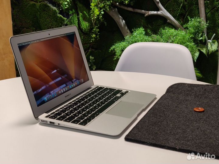 Apple MacBook Air / i5 / 4gb / ssd