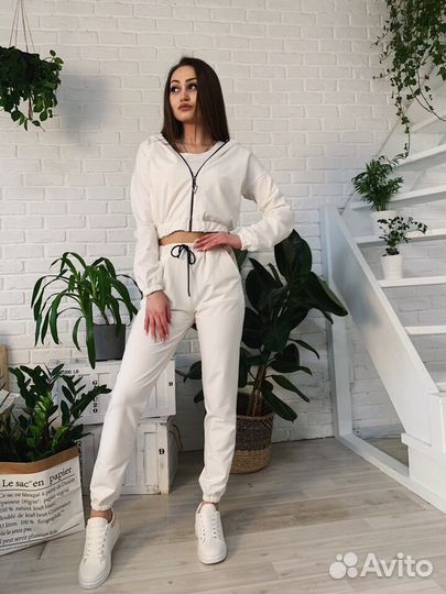 Костюм тройка новый