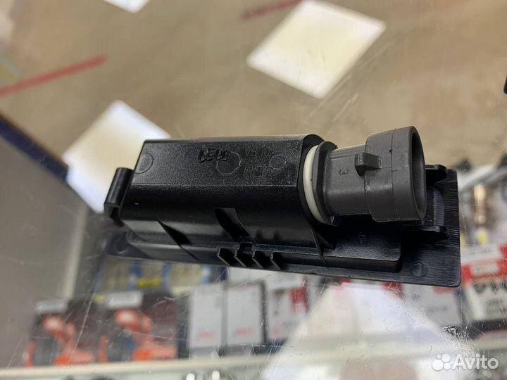 Плафон освещения номерного знака Opel Astra