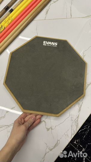 Барабанные палочки и пэд