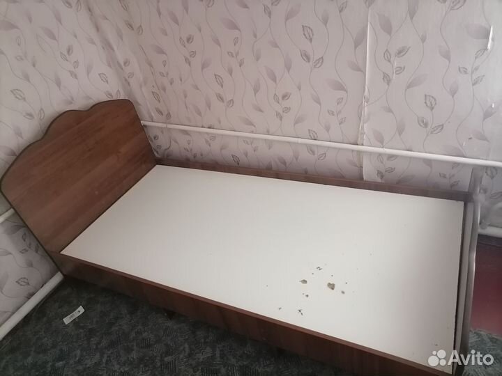 Кровать односпальная б/у