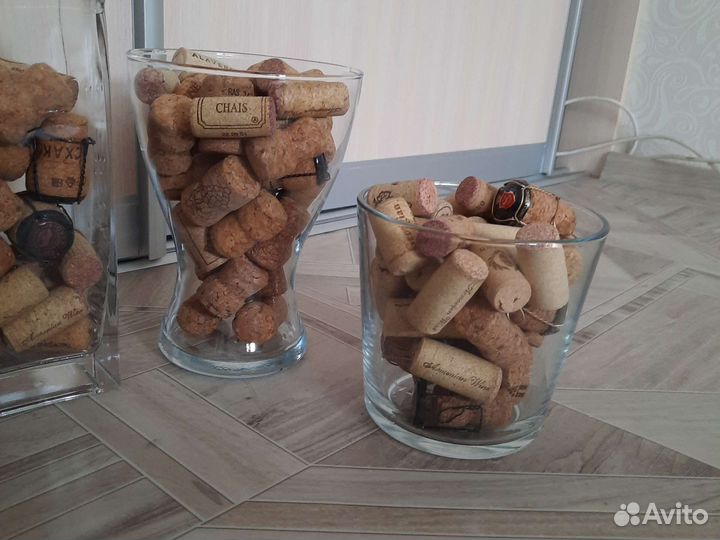 Ваза с пробками