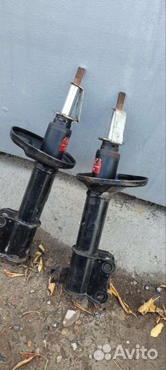 Celica стойки kyb