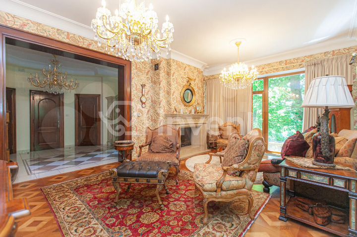 Дом 460 м² на участке 20 сот.