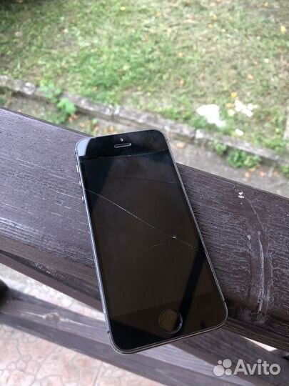 Телефон iPhone 5s на 16 GB