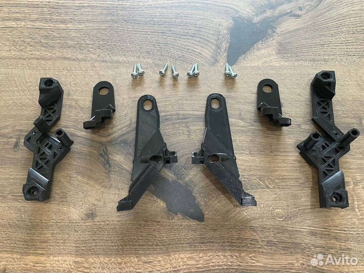 Поштучно: Avensis 2 T25 Крепление фиксатор фары