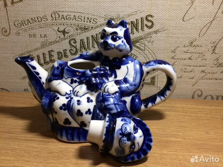 Коллекционный чайник Гжель « Коты на свидании»