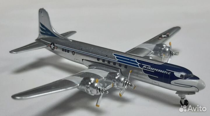 Модель самолета Douglas VC-118 46-0505 1:500
