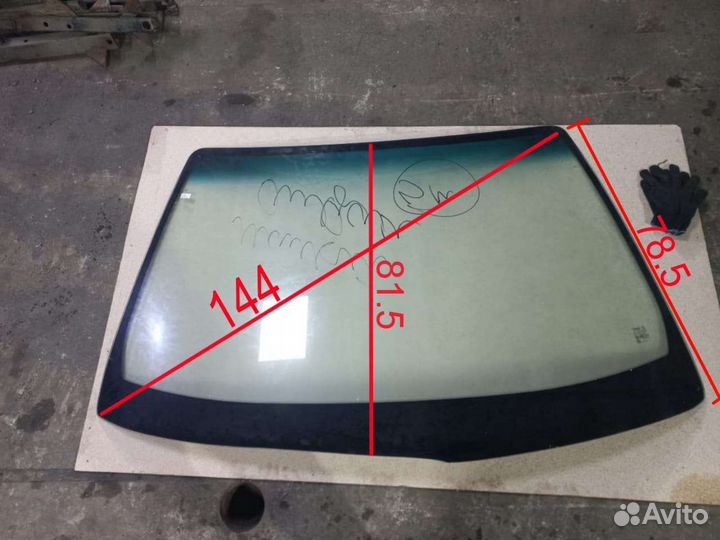 Стекло лобовое