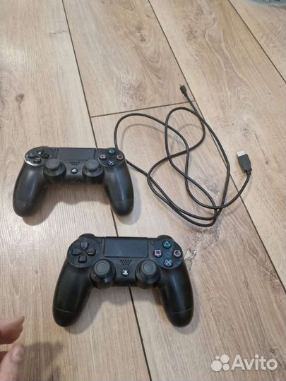 Два джойстика на Sony PS4