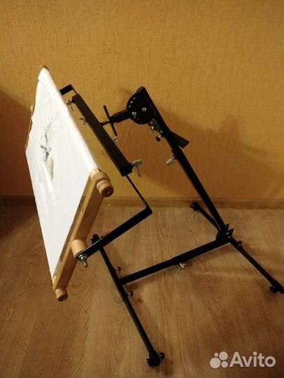 Напольный металлический станок для вышивания