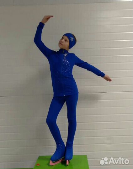 Костюм для выступления по фигурному катанию