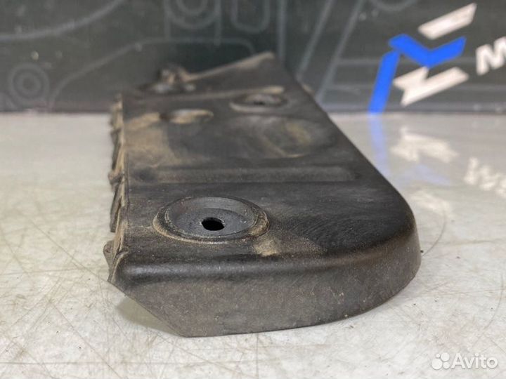 Крепление бампера заднее левое Audi A4 B6 ASN 2004