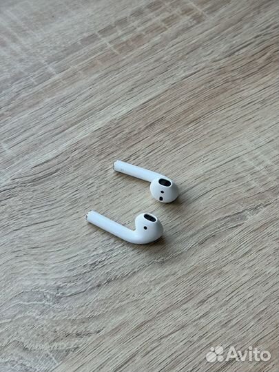 Наушники Apple AirPods (1го поколения)