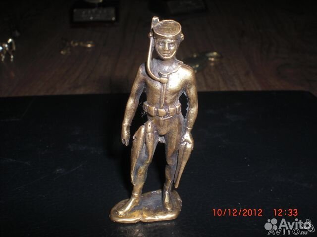 Фигурка бронза водолаз - подводный охотник