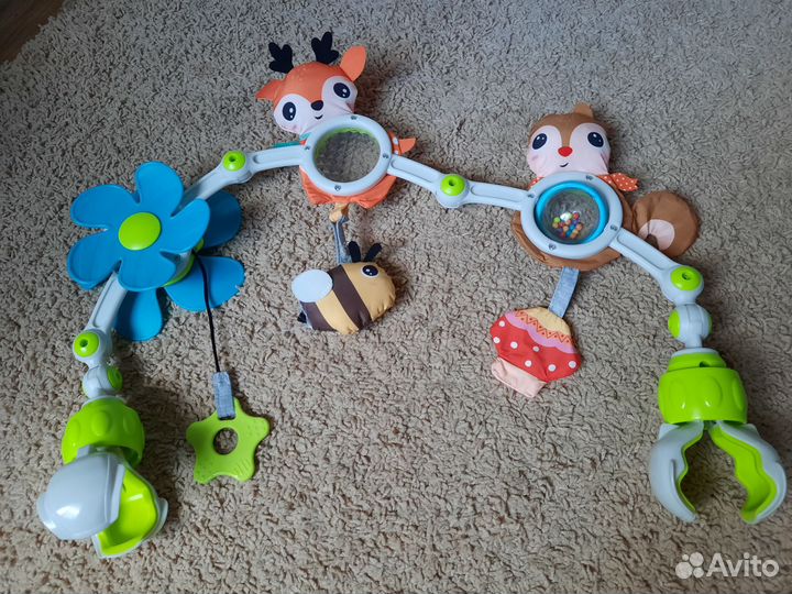 Дуга с игрушками