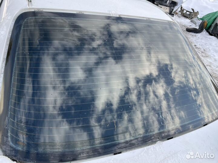 Заднее лобовое стекло на w202