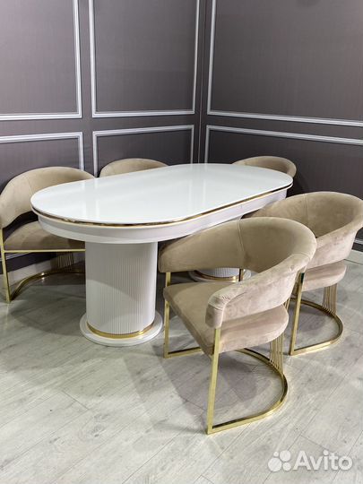 Стол и стулья