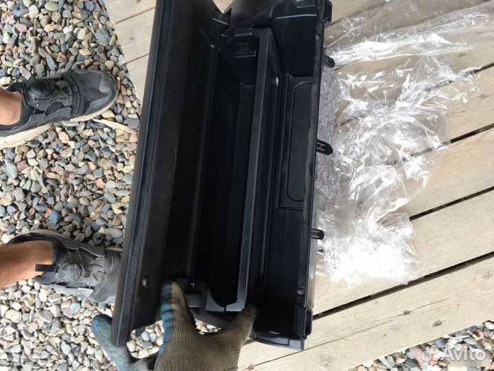 Бардачок Toyota Land Cruiser VDJ200 1VD-FTV