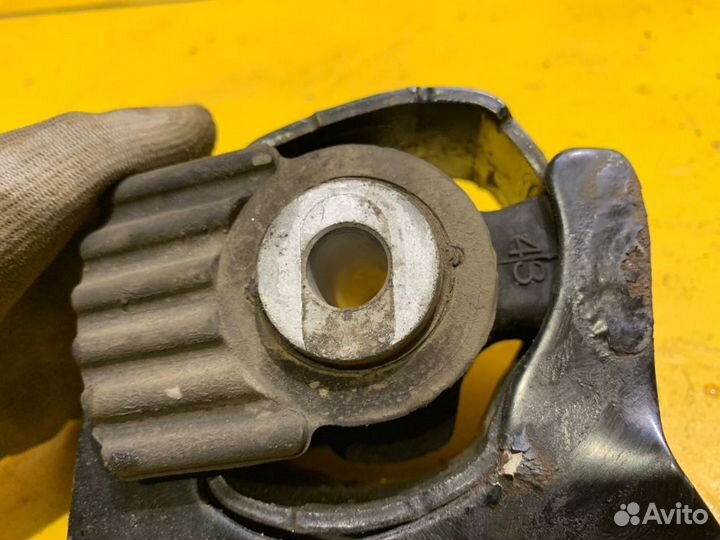 Опора двигателя передняя Toyota RAV 4 40 (2015-201