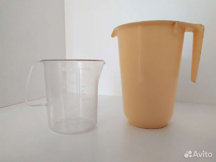 Кувшин, мерная кружка и масленка