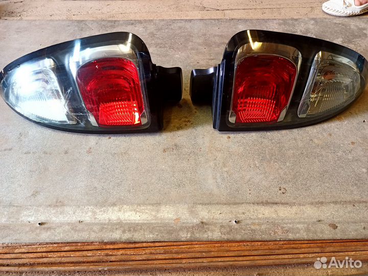 Фары (задние) лев+пр Citroen C3 picasso 96817272