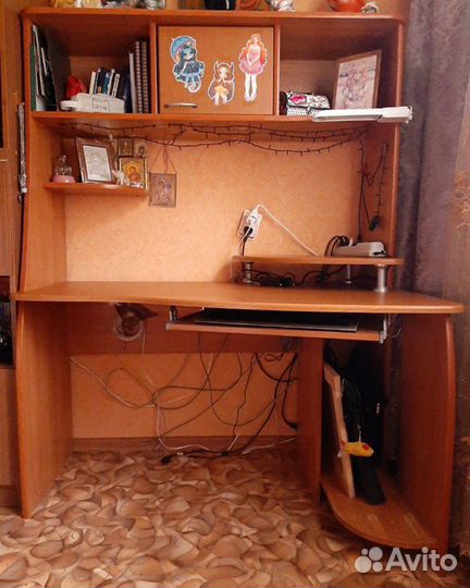 Компьютерный угловой стол