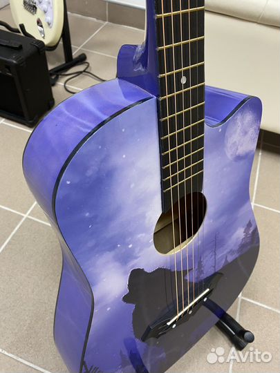 Акустическая гитара с рисунком