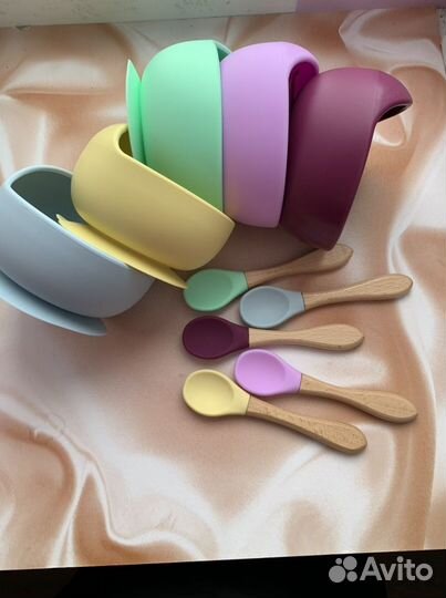 Тарелка с ложечкой из пищевого силикона