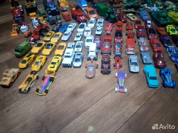 Маленькая коллекция разных машинак