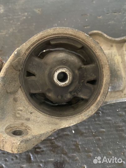 Подушка двигателя hyundai sonata 2005 2.0 131