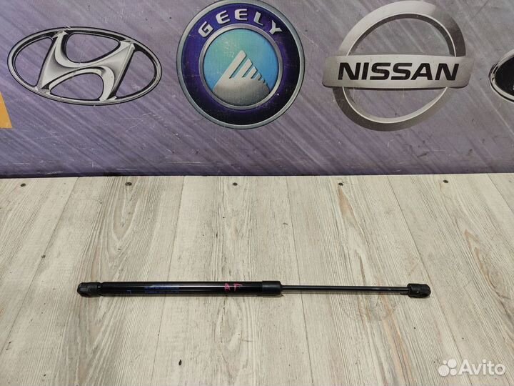 Амортизатор стойка багажника Geely atlas Лев