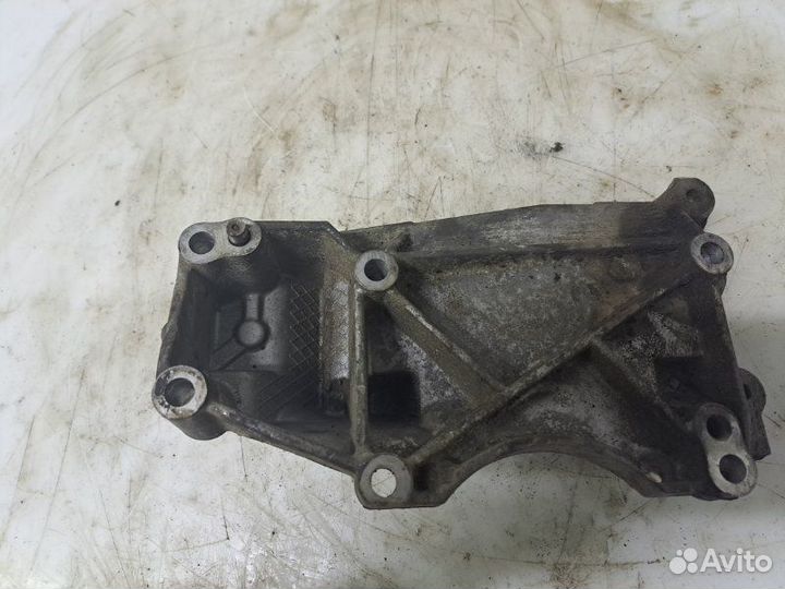 Кронштейн генератора