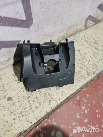 Кронштейн накладки порога правый Volvo XC60 2