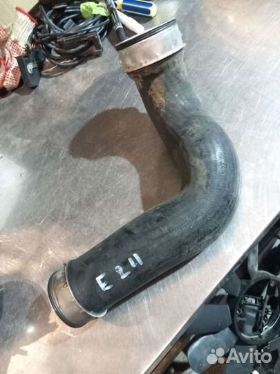 Патрубок интеркулера Mercedes W211