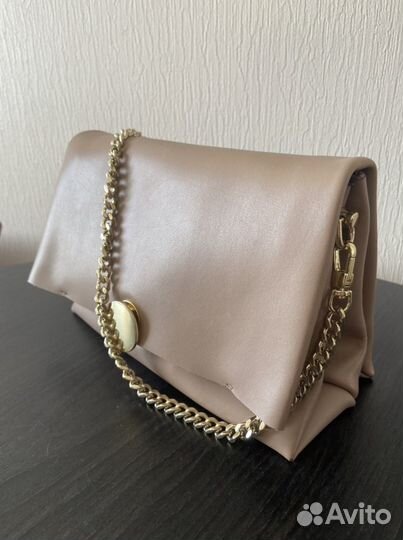 Сумка через плечо кожаная на цепочке