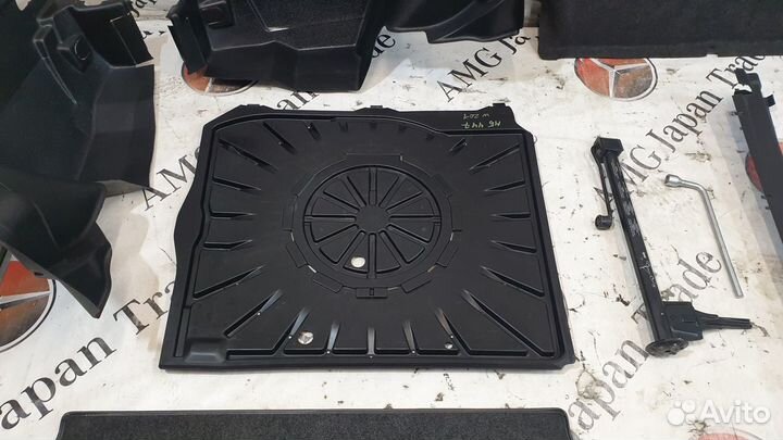 Обшивка багажника на Mercedes-Benz W201 E190