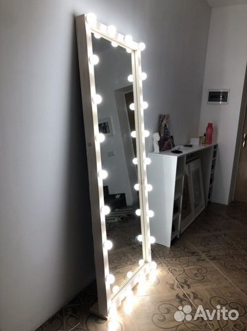 Зеркало гримерное с лампочками