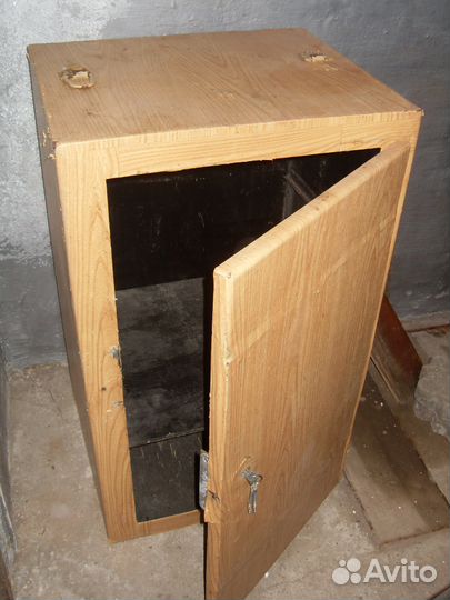 Сейф с креплением к полу