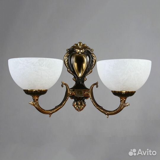 Бра настенный металлический со стеклом