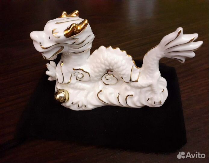 Китайский фарфоровый дракон