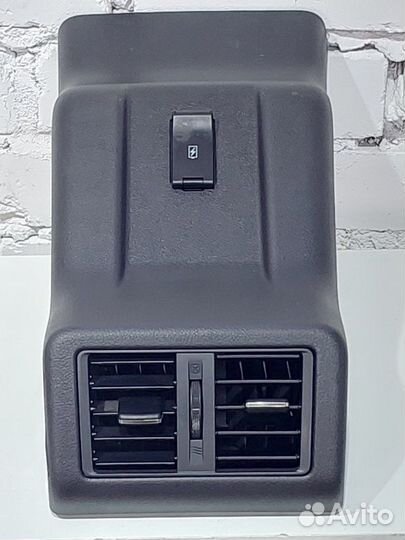 Задняя стенка центральной консоли Mitsubishi