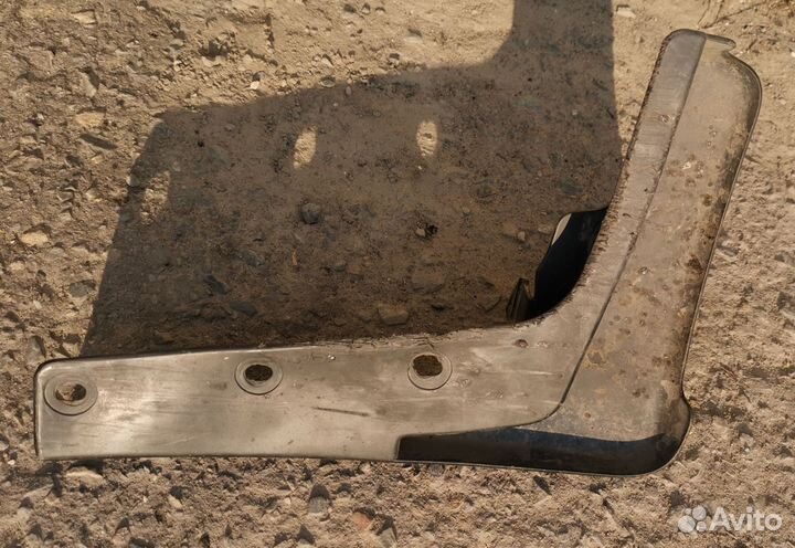 Брызговик Nissan X-Trail T31 передний правый