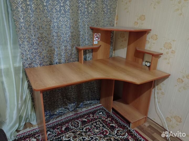 Компьютерный стол