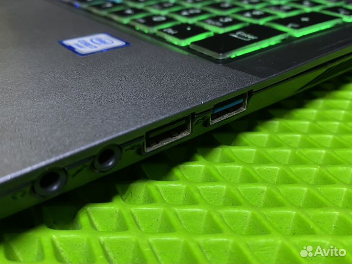 Игровой ноутбук i7-7gen/16/512/1050 Ti