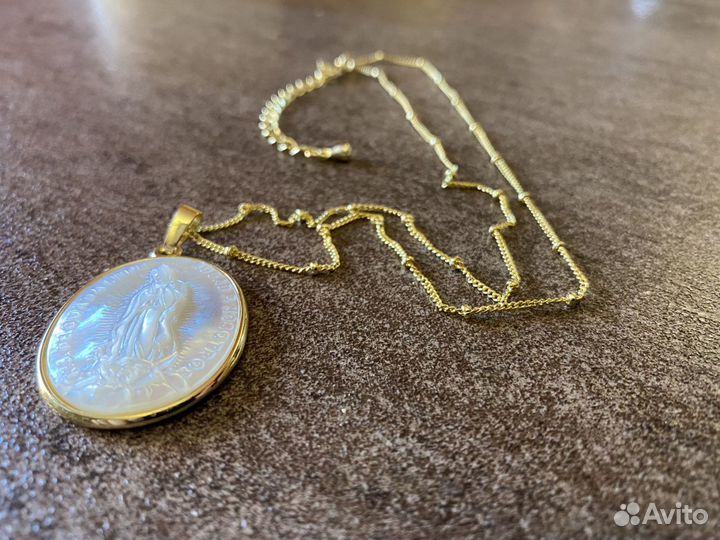 Цепочка с барельефом святой