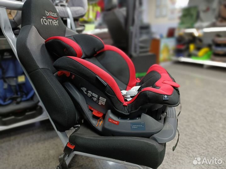 Детское Автокресло Carmate Swing Moon (9-25кг)