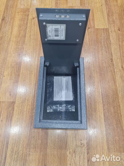 Сейф металлический