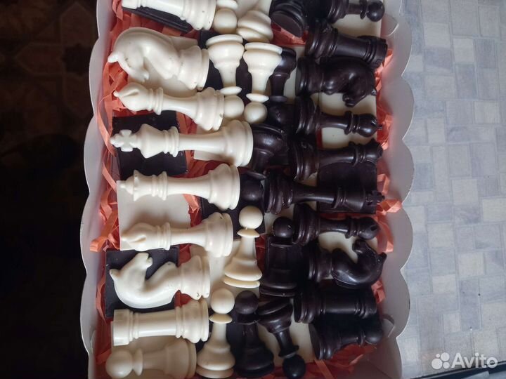 Шоколадные шахматы и ком.панель